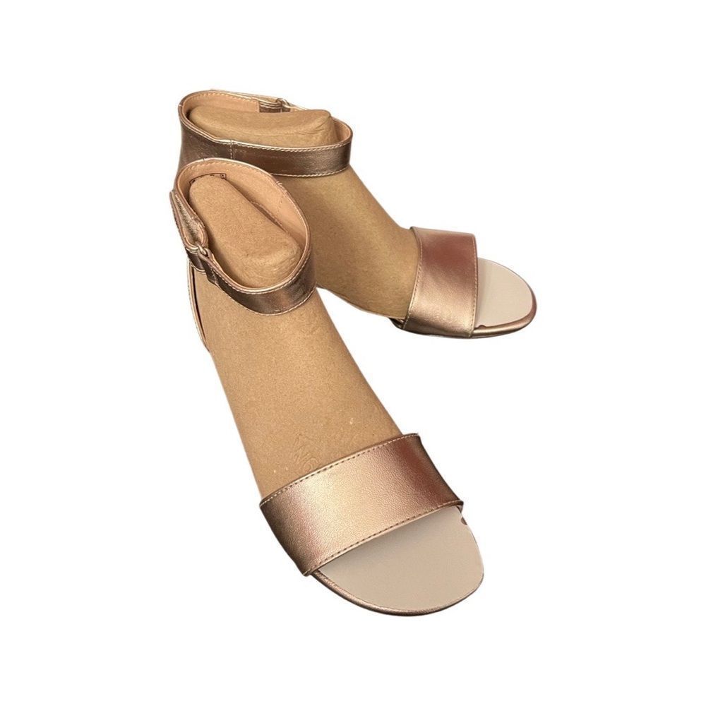 Clarks Caroleigh Anya Sandals- Metallic- Size 8 M- worn once